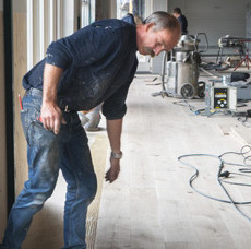 Houten vloeren schuren maar ook parket herstellen in Alkmaar